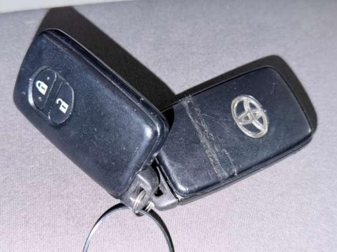 プリウス1.8 S　下廻防錆TVBカメETC夏冬タイヤ 2WD 1800