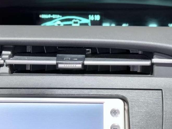 プリウス1.8 S　下廻防錆TVBカメETC夏冬タイヤ 2WD 1800