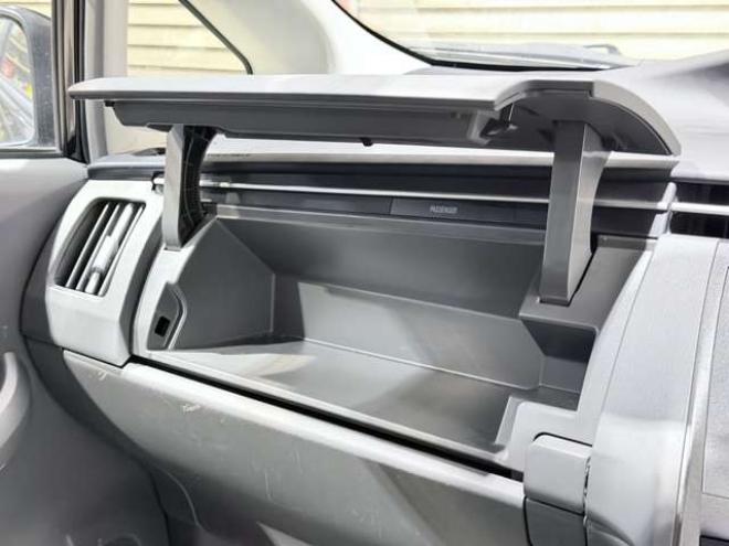 プリウス1.8 S　下廻防錆TVナビBカメエンスタ 2WD 1800