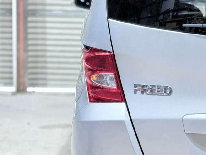 フリード1.5 G Lパッケージ 4WD　下廻防錆TVナビBカメ 1500