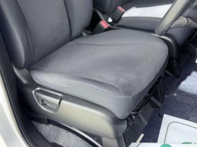 フリード1.5 G Lパッケージ 4WD　下廻防錆TVナビBカメ 1500