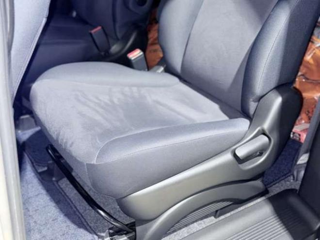 フリード1.5 G Lパッケージ 4WD　下廻防錆TVナビBカメ 1500