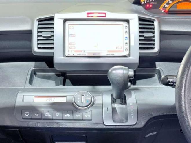 フリード1.5 G Lパッケージ 4WD　下廻防錆TVナビBカメ 1500