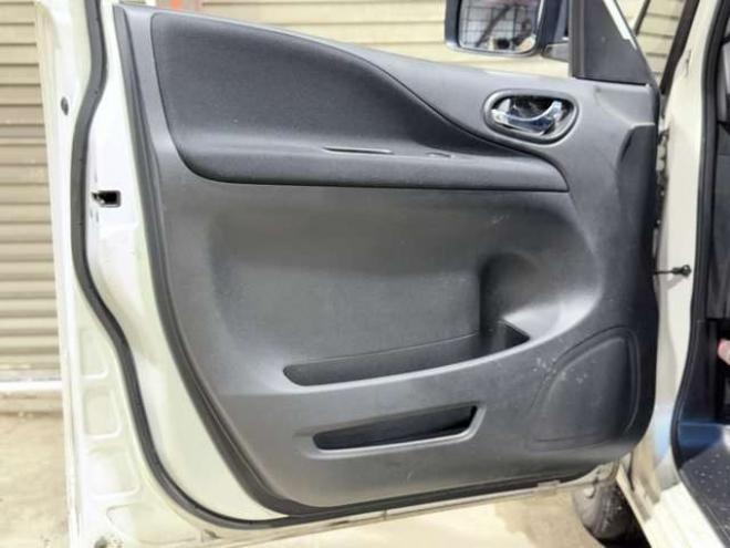 セレナ2.0 20X Vセレクション+Safety 4WD　防錆塗装TVナビBカメETC 2000