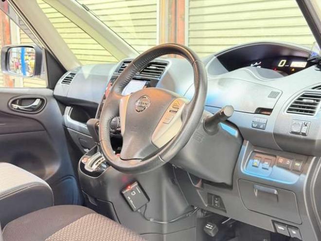 セレナ2.0 ハイウェイスター Vセレクション+Safety アドバンストセーフティ パッケージ 4WD　防錆塗装TVナビETCエンスタ 2000