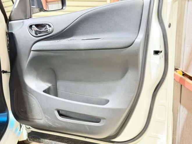 セレナ2.0 ハイウェイスター Vセレクション+Safety アドバンストセーフティ パッケージ 4WD　防錆塗装TVナビETCエンスタ 2000