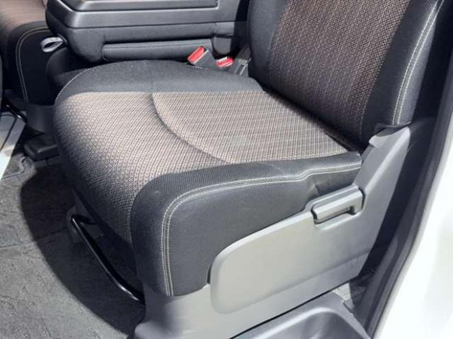 セレナ2.0 ハイウェイスター Vセレクション+Safety アドバンストセーフティ パッケージ 4WD　防錆塗装TVナビETCエンスタ 2000