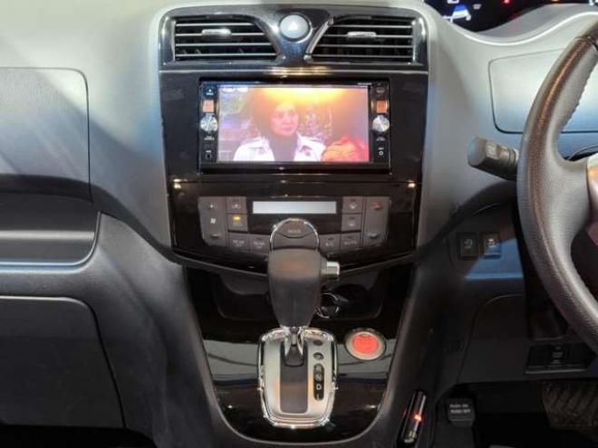 セレナ2.0 ハイウェイスター Vセレクション+Safety アドバンストセーフティ パッケージ 4WD　防錆塗装TVナビETCエンスタ 2000