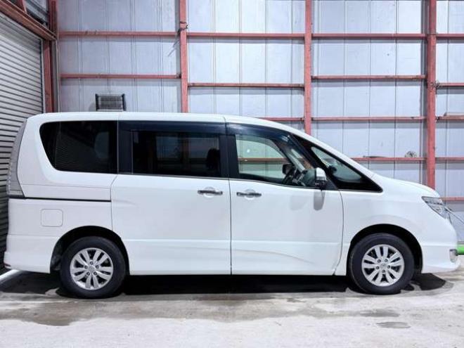 セレナ2.0 ハイウェイスター Vセレクション+Safety アドバンストセーフティ パッケージ 4WD　防錆塗装TVナビETCエンスタ 2000