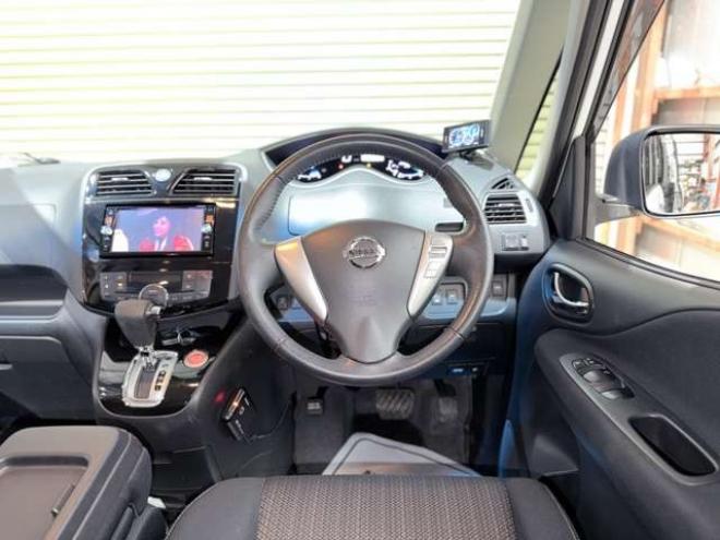 セレナ2.0 ハイウェイスター Vセレクション+Safety アドバンストセーフティ パッケージ 4WD　防錆塗装TVナビETCエンスタ 2000