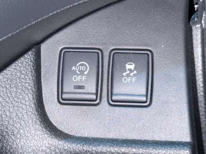 セレナ2.0 ハイウェイスター Vセレクション+Safety アドバンストセーフティ パッケージ 4WD　防錆塗装TVナビETCエンスタ 2000