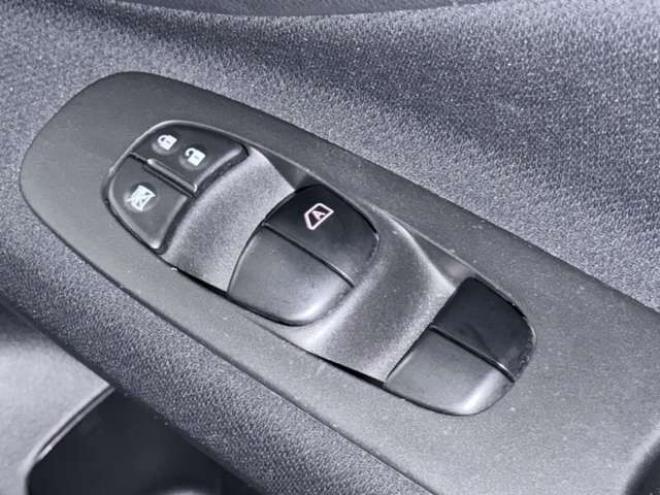 セレナ2.0 ハイウェイスター Vセレクション+Safety アドバンストセーフティ パッケージ 4WD　防錆塗装TVナビETCエンスタ 2000