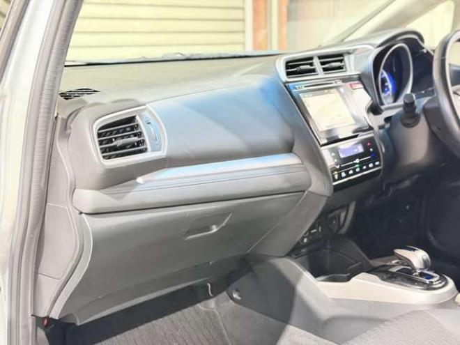 フィット1.5 ハイブリッド Lパッケージ 4WD　防錆塗装TVナビBカメ 1500