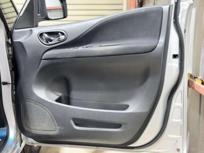 セレナ2.0 20X 4WD　防錆塗装キーレスナビETC 2000