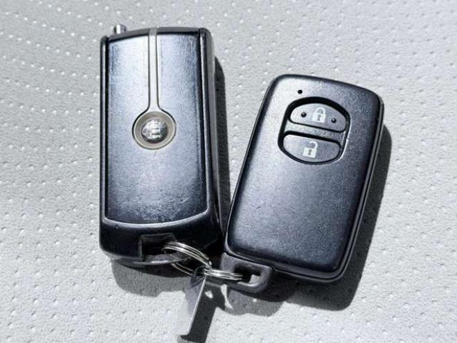 プリウス1.8 S　防錆塗装エンスタ 2WD 1800