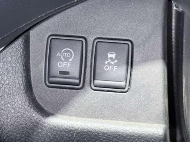 セレナ2.0 ハイウェイスター 4WD　防錆塗装TVナビBカメエンスタ後席モニタ 2000