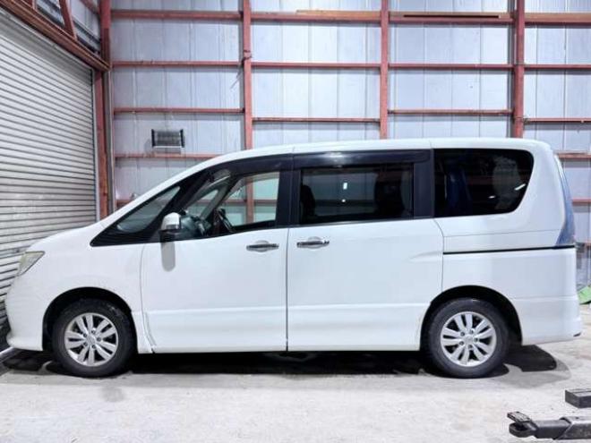 セレナ2.0 ハイウェイスター 4WD　防錆塗装TVナビBカメエンスタ後席モニタ 2000