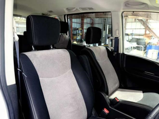 セレナ2.0 ライダー 4WD　下廻防錆TVナビBカメEスタ後席モニタETC 2000