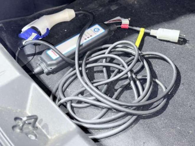 リーフ30kWh X　下廻防錆TVナビBカメETC夏冬タイヤ 2WD 不明