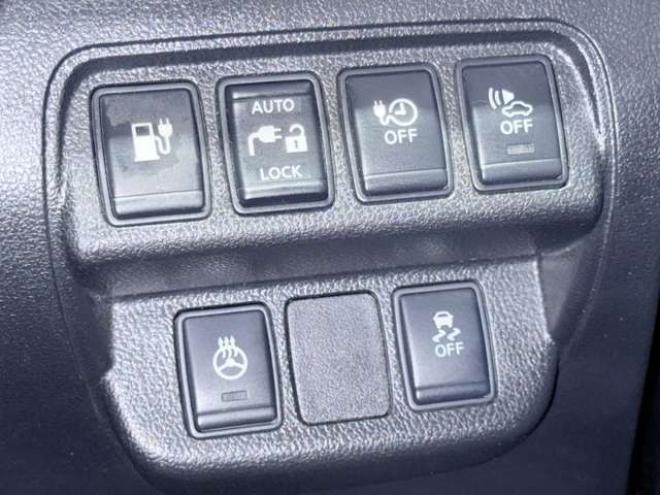 リーフ30kWh X　下廻防錆TVナビBカメETC夏冬タイヤ 2WD 不明