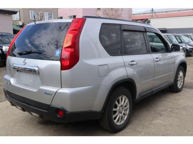 エクストレイル2.0 20GT ディーゼルターボ 4WD　6速マニュアル・ナビ・TV・Bカメラ 2000