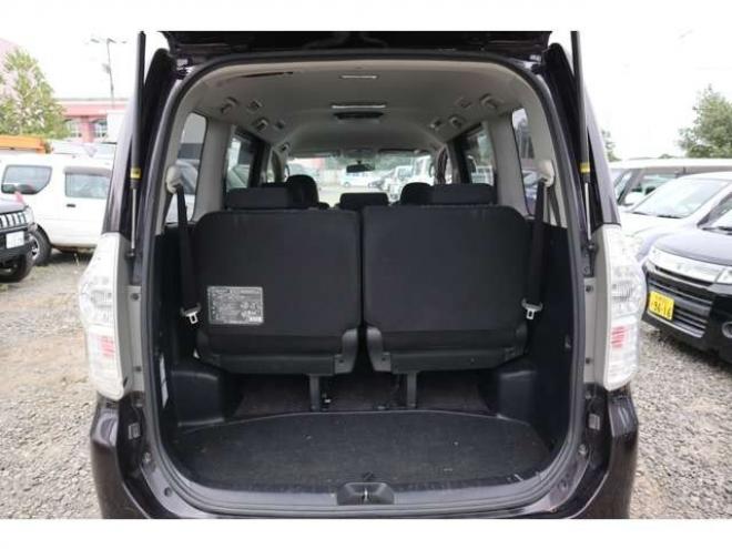 ヴォクシー2.0 ZS 煌II 4WD スマートキー・ナビ・TV・バックカメラ・両側パワスラ・後期型 2000