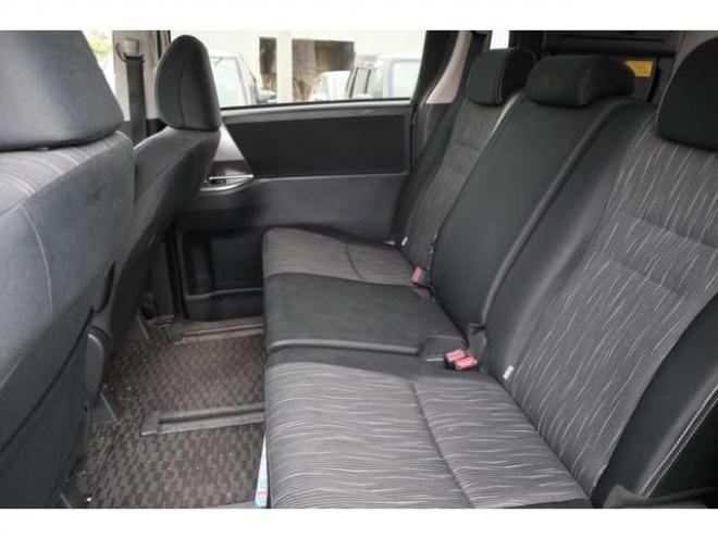 ヴォクシー2.0 ZS 煌II 4WD スマートキー・ナビ・TV・バックカメラ・両側パワスラ・後期型 2000