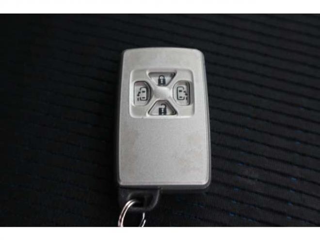 ヴォクシー2.0 ZS 煌 4WD 両パワースライドドア・ナビ・TV・バックカメラ・スマートキー 2000