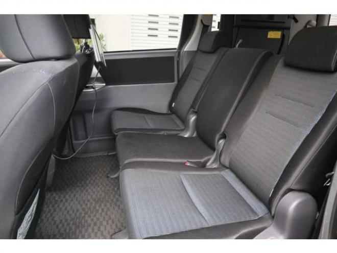 ヴォクシー2.0 ZS 煌 4WD 両パワースライドドア・ナビ・TV・バックカメラ・スマートキー 2000