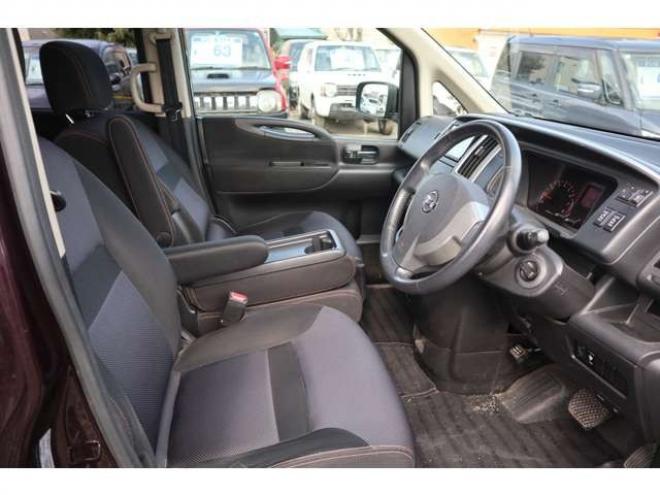 セレナ2.0 ハイウェイスター Vセレクション 4WD　両側パワースライドドア・ナビ・TV・バックカメラ・スマートキー・R8/12月・8.3万キロ 2000