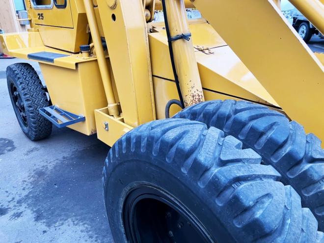 フォークリフトTCM　中古　フォークローダー/ハイリフトアーム/ショベルローダー　SD25T8　建機