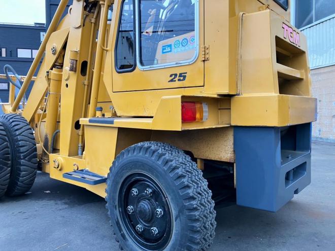 フォークリフトTCM　中古　フォークローダー/ハイリフトアーム/ショベルローダー　SD25T8　建機