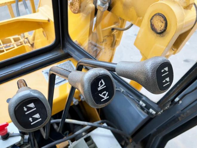 フォークリフトTCM　中古　フォークローダー/ハイリフトアーム/ショベルローダー　SD25T8　建機