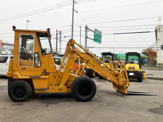 フォークリフトTCM　中古　フォークローダー/ハイリフトアーム/ショベルローダー　SD25T8　建機