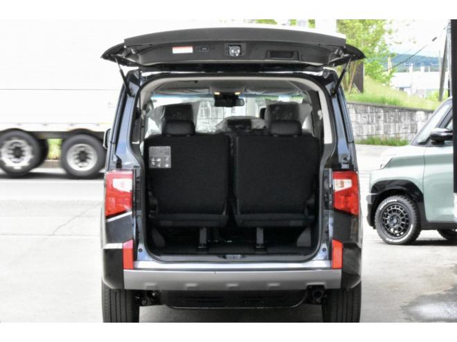 デリカD:5　Chamonix　4WD　シャモニーコンプリートパッケージ　新品フロントガード　社外ナビ付　フロアマット付　登録済未使用車　オートステップ付　寒冷地仕様