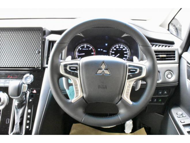 デリカD:5　Chamonix　4WD　シャモニーコンプリートパッケージ　新品フロントガード　社外ナビ付　フロアマット付　登録済未使用車　オートステップ付　寒冷地仕様