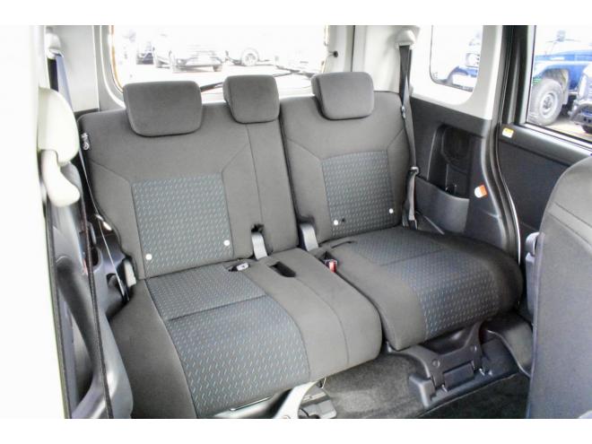 ルーミーカスタムG　4WD　ワンオーナ　純正ディスプレイオーディオ　禁煙車　両側パワースライドドア　夏／冬タイヤ　ドラレコ