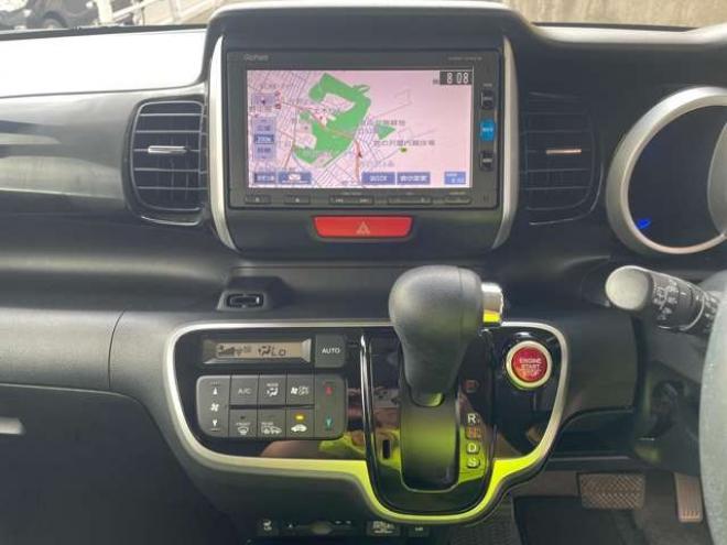 N-BOXカスタムG ターボSSパッケージ 4WD　1年走行距離無制限保証/Bluetooth/両側パワースライドドア/ナビTV/バックカメラ/純正ビルトインETC/純正エンジンスターター/全席シートヒーター/ハーフレザーシート/HID/クルーズコントロール/法定整備付き 660
