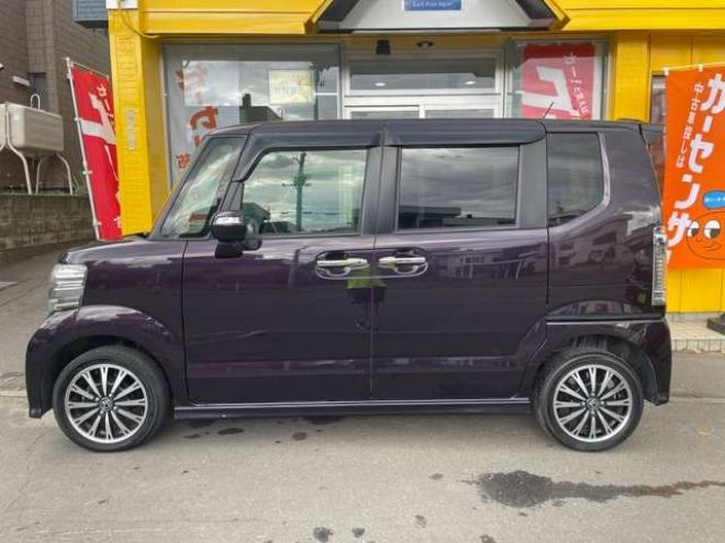 N-BOXカスタムG ターボSSパッケージ 4WD　1年走行距離無制限保証/Bluetooth/両側パワースライドドア/ナビTV/バックカメラ/純正ビルトインETC/純正エンジンスターター/全席シートヒーター/ハーフレザーシート/HID/クルーズコントロール/法定整備付き 660