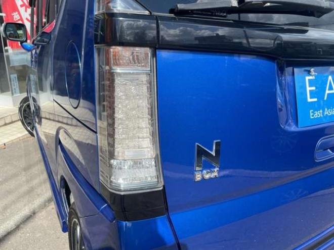 N-BOXカスタムG ターボ Lパッケージ 2トーンカラースタイル 4WD　1年走行距離無制限保証/Bluetooth/フルセグTV/両側パワースライドドア/バックカメラ/純正エンジンスターター/純正プレミアムインターナビ/ハーフレザーシート/前席シートヒータ/HID/車検整備2年付/修復歴無し 660