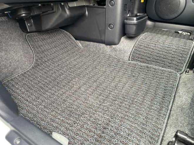 eKスポーツR 4WD　1年走行距離無制限保証/インタークーラーターボ/4速AT/キーレス/HIDヘッドライト/シートヒーター/走行69000キロ/車検整備付/法定整備/修復歴無し/禁煙車 660