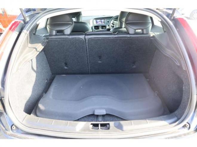 ボルボV40クロスカントリー　T5 4WD　検2年　バックカメラ　レザーシート　フルセグTV　自社　ローンカノウ 正規輸入車 2000