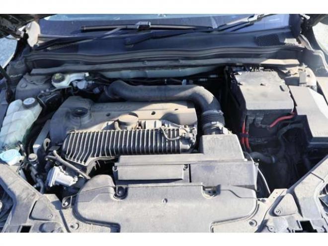 ボルボV40クロスカントリー　T5 4WD　検2年　バックカメラ　レザーシート　フルセグTV　自社　ローンカノウ 正規輸入車 2000