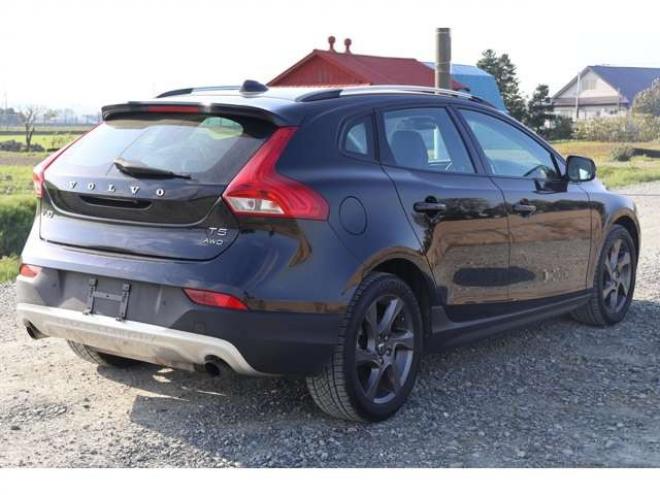 ボルボV40クロスカントリー　T5 4WD　検2年　バックカメラ　レザーシート　フルセグTV　自社　ローンカノウ 正規輸入車 2000