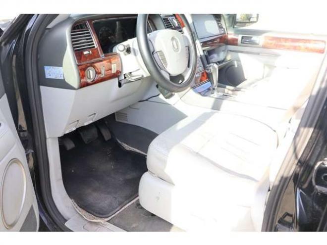 リンカーンナビゲーター 5.4 4WD　検1年　買取直販 正規輸入車 5400