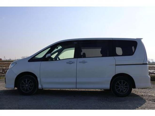 セレナ2.0 ライダー ブラックライン 4WD　検R8/2　自社　ローンカノウ　両電スラ 2000