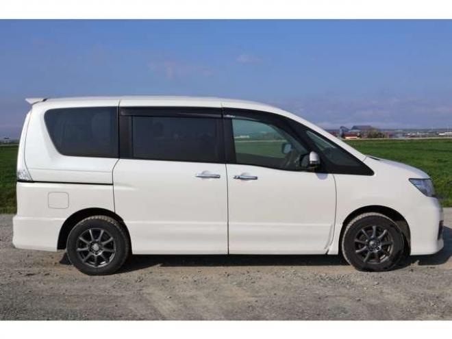 セレナ2.0 ライダー ブラックライン 4WD　検R8/2　自社　ローンカノウ　両電スラ 2000