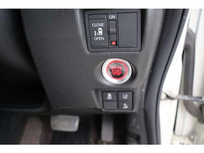 N-BOXカスタム 660 G L ホンダセンシング 4WD　検R8/11　外アルミ　スマートキー 660