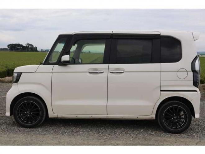 N-BOXカスタム 660 G L ホンダセンシング 4WD　検R8/11　外アルミ　スマートキー 660