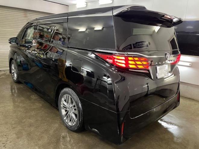 アルファードＺ　本州仕入　寒冷地仕様　禁煙車　トヨタセーフティセンス　左右独立ムーンルーフ　レーダークルーズ　レーントレーシング　純正１８インチＡＷ　ＴＯＹＯ製新品スタッドレスタイヤ　純正ナビ（フルセグ地デジ　Ｂｌｕｅｔｏｏｔｈ　Ｍｉｒａｃａｓｔ）＋バックカメラ＋全方位カメラ　両側パワースライドドア　パワーバックドア　純正ブラックレザーシート　電動オットマン　ＬＥＤヘッドライト　デジタルインナーミラー　ステアリングヒーター　シートヒーター＆クーラー　ＥＴＣ  4WD 2500 5Dr